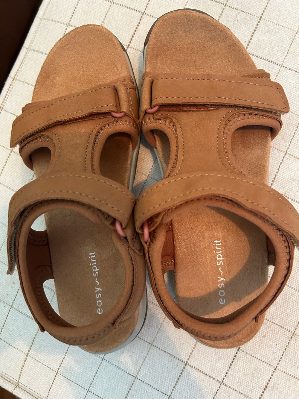 Easy Spirit Women’s Tan Suede Sandals/Size 6M - Picture 3 of 7